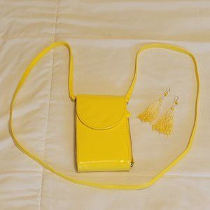 ❣️HP❣️Cute Yellow crossbody mini purse with removable straps.